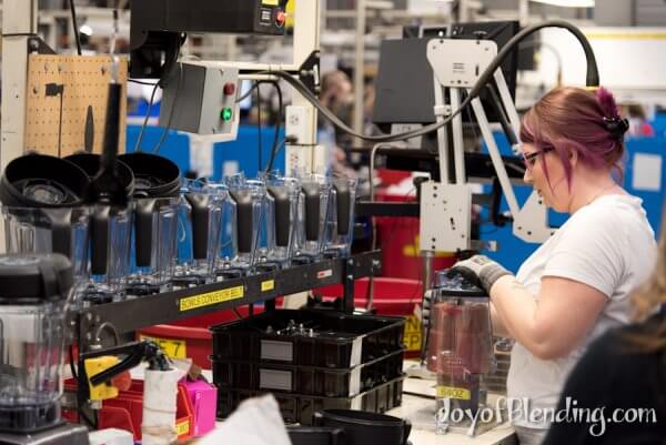 Installing blades into Vitamix containers