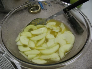 Apple slices in ascorbic acid