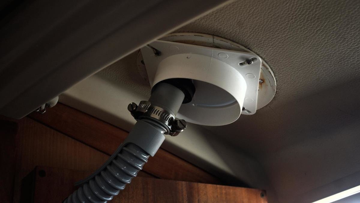 A photo of how the air outtake connects to the ceiling vent