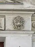 Lion mascaron