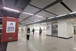 Line 1 concourse and transfer passageway