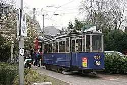 The Amsterdam motor car GVB 454 at the Haarlemmermeer station.