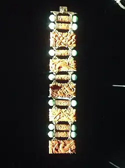 Bracelet of gold, coral and jade (1925), Museum of Decorative Arts, Paris