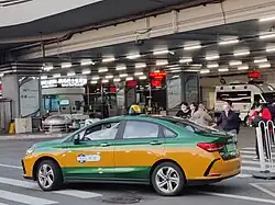 Beijing EU5 taxi (green and yellow)