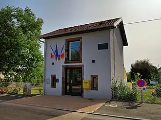 The town hall in Blarians