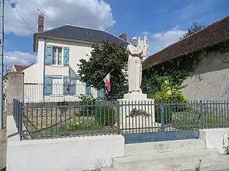 The town hall and war memorial in Bouleurs