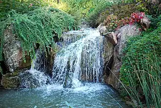 View of a waterfall.
