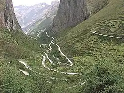The road from the Sacred Valley to Huayopata, coming down from Abra Malaga (Pass), 4,333 metres (14,216&nbsp;ft) in elevation.