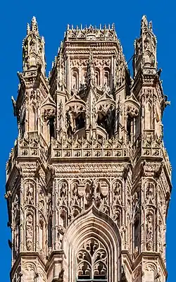 The flamboyant upper tower (16th century)