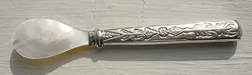 Mother-of-pearl caviar spoon with sterling silver handle