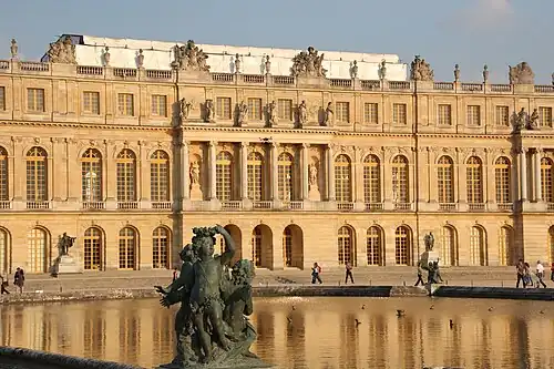 The garden façade by Louis Le Vau (1668–1674) as modified by Jules Hardouin-Mansart (1678–1680)[11]