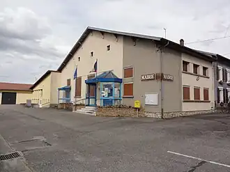 The town hall in Chenevières