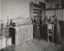 Photograph of Cornelia Clapp with students working in a zoology laboratory