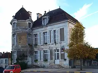 The town hall in Courson-les-Carrières