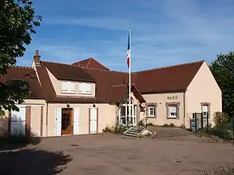The town hall in Courtois-sur-Yonne