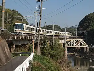 JR221 EMU on Dai-yon Yamatogawa kyoryo in 2009