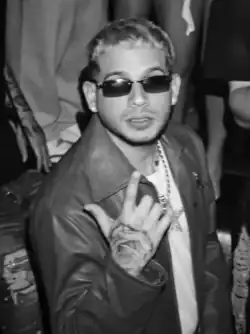 Dei V in the music video "Drippeo Kbron" (2024)