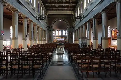 The nave facing the choir