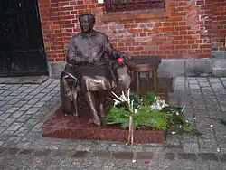 Monument to Zawacka, Elżbieta Zawacka Foundation, Toruń, unveiled 23 September 2014