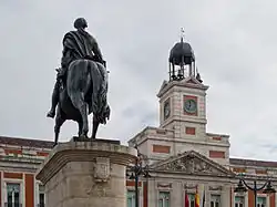 Monument to King Charles III in front of the House of the Post Office