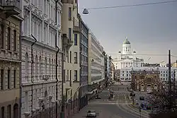 Vanha kauppahalli on the right and the Helsinki Cathedral in the background