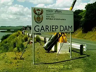 Road sign heading for the dam wall