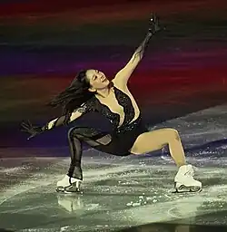 A full-frontal view of a solo Besti squat (Hana Yoshida)