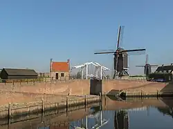 Heusden, windmills and drawing bridge