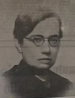 Portrait of a short-haired woman wearing glasses