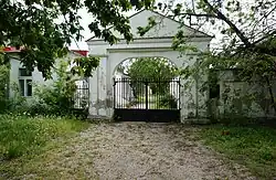 Entrance to the stone manor from Herăști