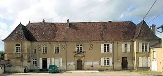 The chateau and town hall in Jasney