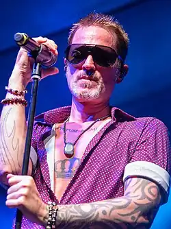 Gutt performing with Stone Temple Pilots in 2024