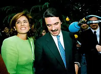 José María Aznar and Ana Botella in the gardens of Moncloa palace