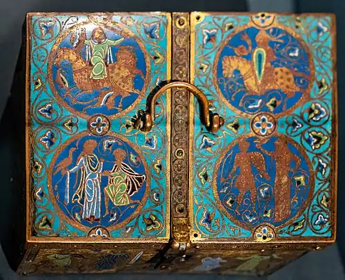 Romanesque medallions on the lid of a casket of courtly love, c. 1180, champlevé enamel om gilded copper, British Museum, London[10]