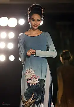 Vietnamese model wearing a boat neck áo dài at a fashion show