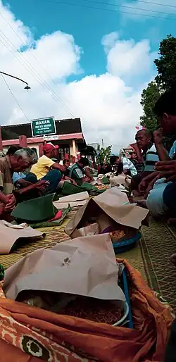 The Tradition of Commemorating the Anniversary of the Village, every KK in one hamlet brings their own food and is brought to a designated place. There they pray and eat each other's food as a form of gratitude