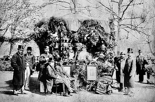 Kiosk in the Cișmigiu Park. Between years 1880s and 1900s, the societies of women and not only had the habit of erecting kiosks in the Cișmigiu Park, where raffles and exhibitions were organised