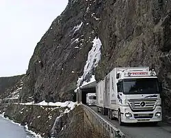The Kvamskleiv tunnel and the Vangsmjøse lake in the mountains
