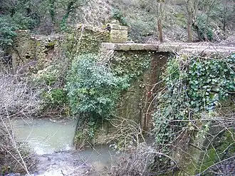 The dam of the ruined mill of Rossignol, in Rognes