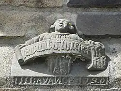 In this carving on the chevet an angel holds a phylactery