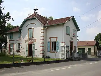 The town hall and school of Lichos