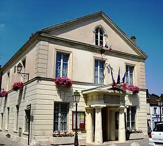 The town hall in Limours