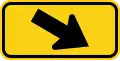 W16-7PR Downward diagonal arrow to the right (plaque)[e]