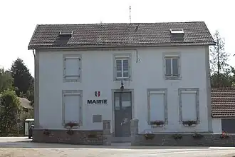 The town hall in Moutoux