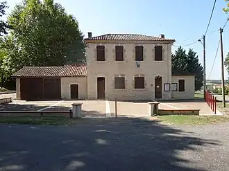 The town hall in Mansempuy