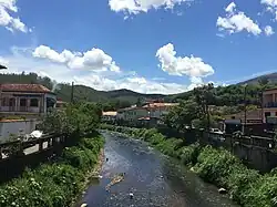 Image of Do Carmo River taken from a bridge in Mariana, Minas Gerais.