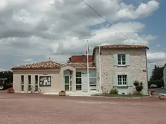 The town hall in Montazeau