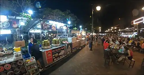 Esplanade of the fast-food restaurants of the night market of Luang Prabang.