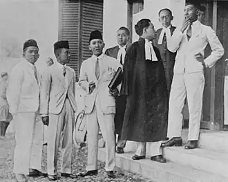 Indonesian independence activists of the early 20th century (1930), including Sukarno, often wore peci, which gave the Indonesian peci its current nationalist nuance.