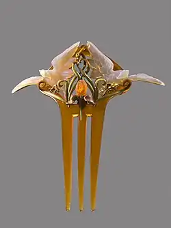 Oiseaux et Iris ("Birds and Iris") decorative hair comb (1899)
